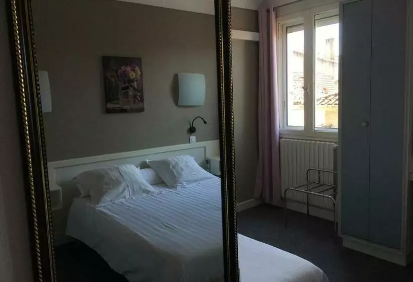 Standard Kolmen Hengen Huone, Le Relais De Gascogne