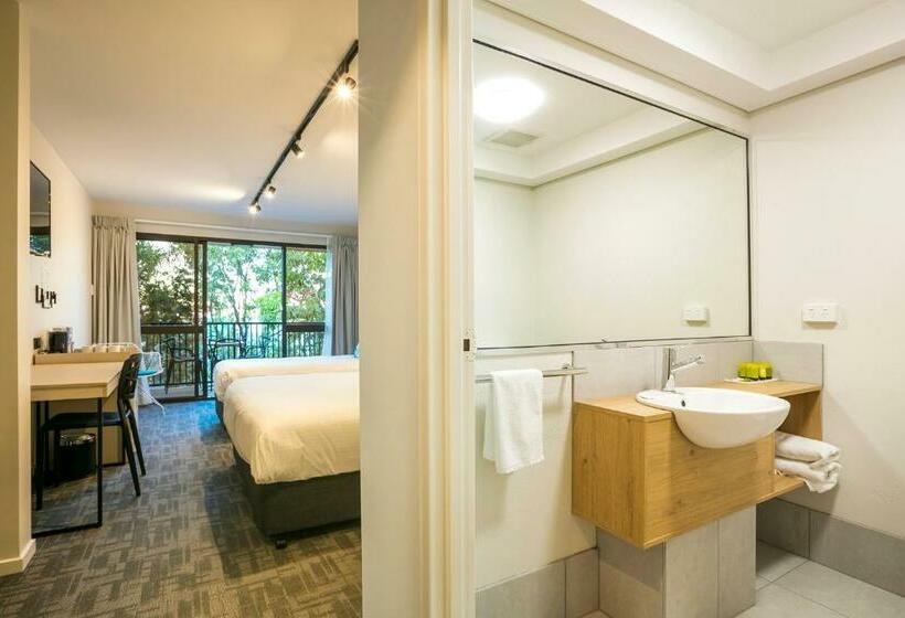 إستوديو قياسى, Nightcap At Kawana Waters