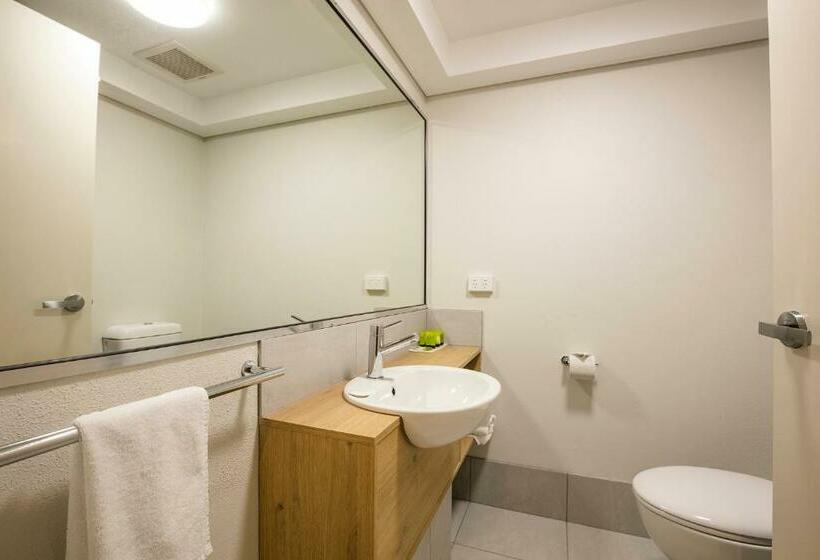 إستوديو قياسى, Nightcap At Kawana Waters