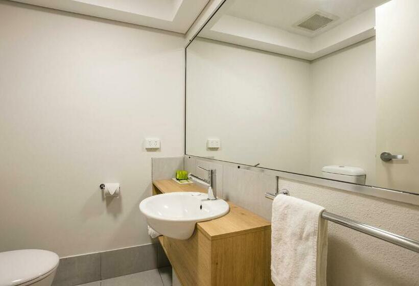 إستوديو قياسى, Nightcap At Kawana Waters