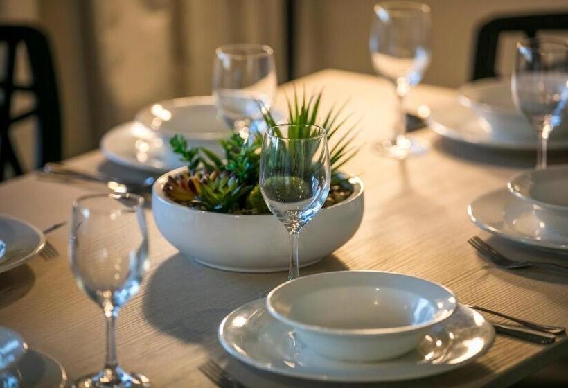 شقة 3 غرف, Nightcap At Kawana Waters