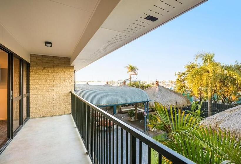 شقة 3 غرف, Nightcap At Kawana Waters