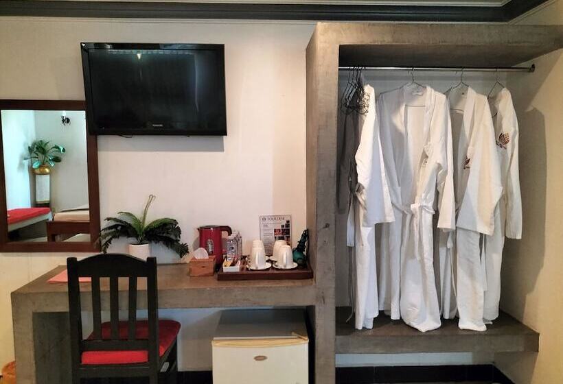 اتاق خانوادگی, Parent Heritage Angkor Villa