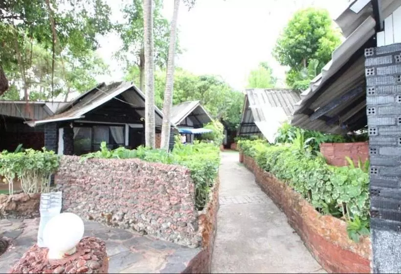 スタンダードバンガロー, Pine Bungalow