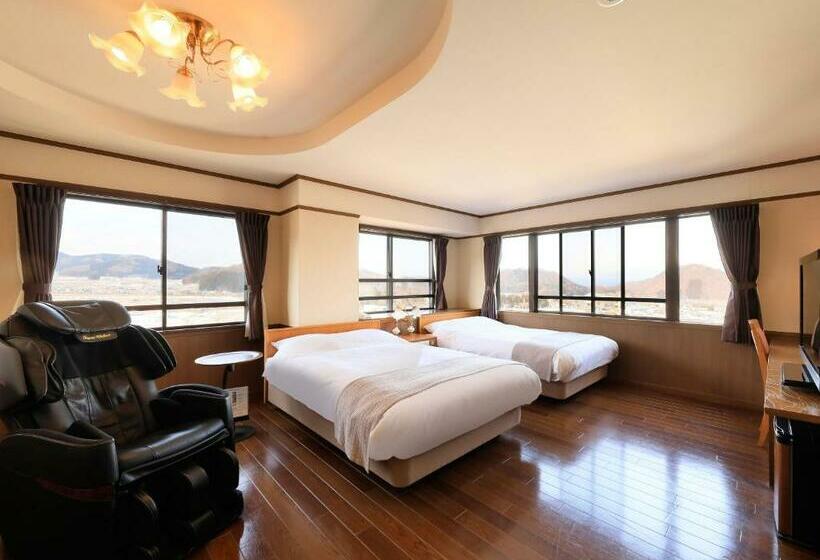 자쿠지 스위트, Tsubakino