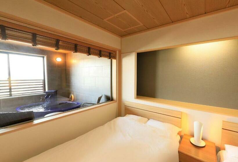 자쿠지 스위트, Tsubakino