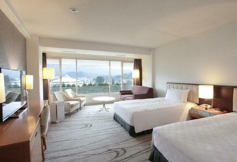 자쿠지 스위트, Tsubakino