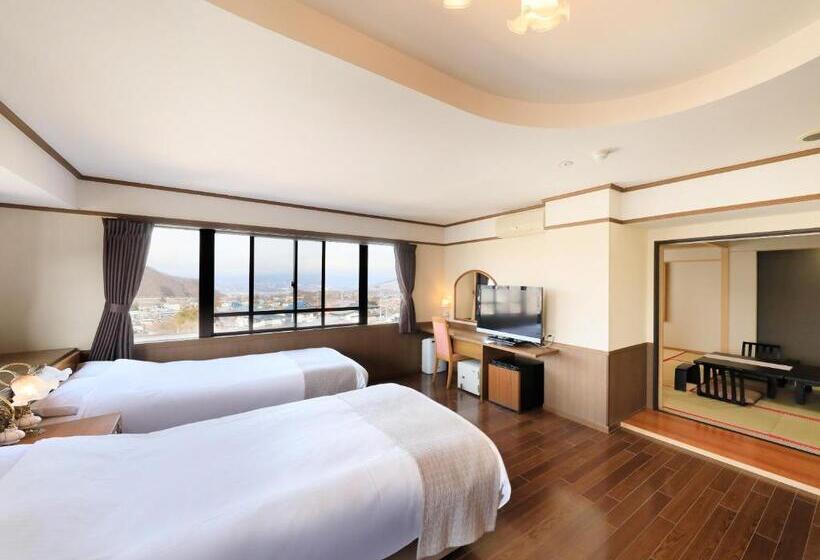 자쿠지 스위트, Tsubakino