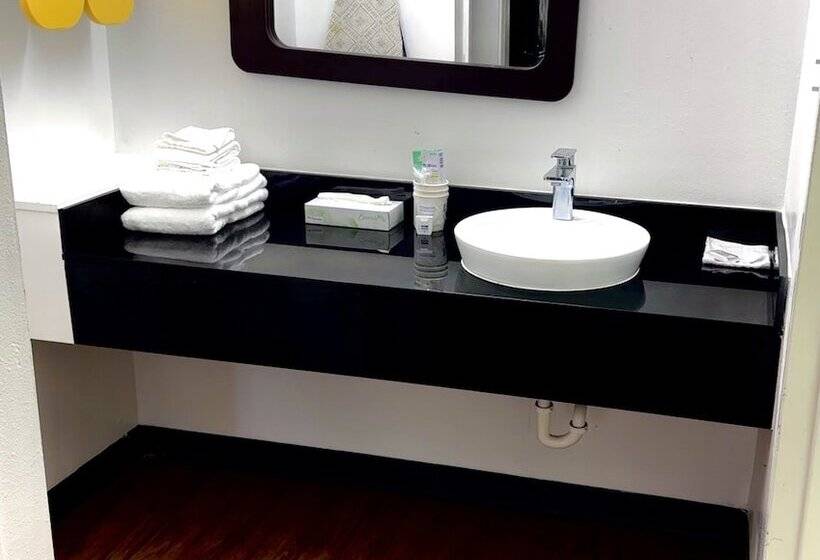 اتاق لوکس, Travelodge By Wyndham Baton Rouge East