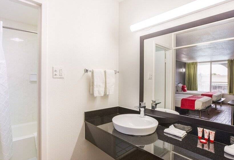 اتاق دلوکس مخصوص معلولین, Travelodge By Wyndham Baton Rouge East
