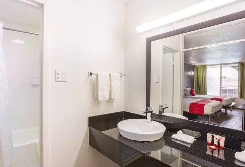 障害者適応デラックスルーム, Travelodge By Wyndham Baton Rouge East