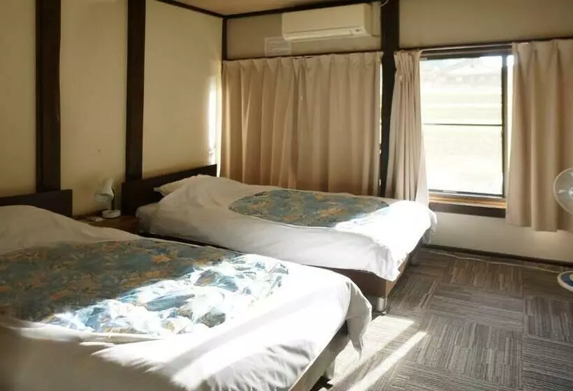 اتاق استاندارد با سرویس بهداشتی مشترک, Sakura Guest House