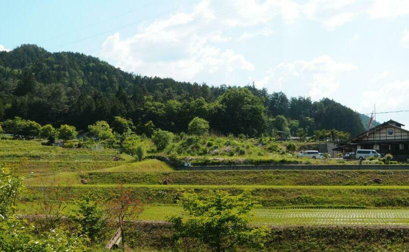 共用房间的床, Sakura Guest House