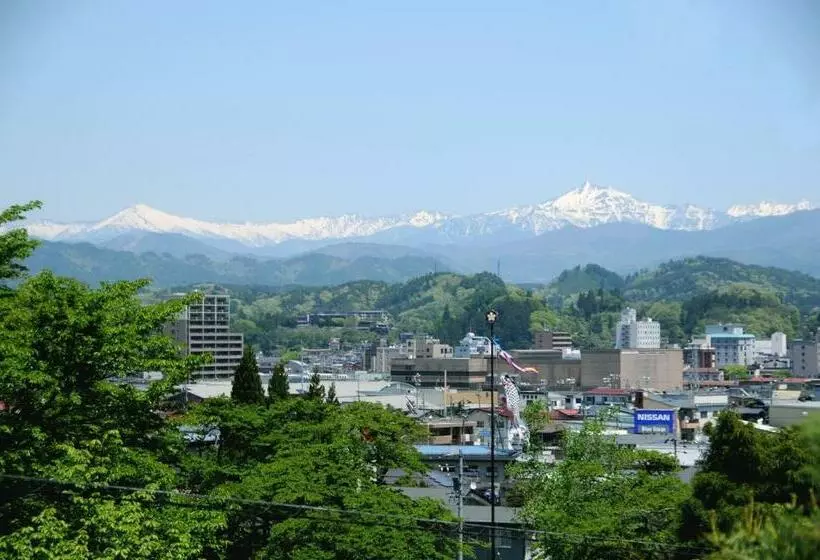 تختخواب در اتاق مشترک, Sakura Guest House