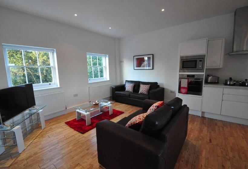 Апартаменты 2 Спальни, Andover Apartments
