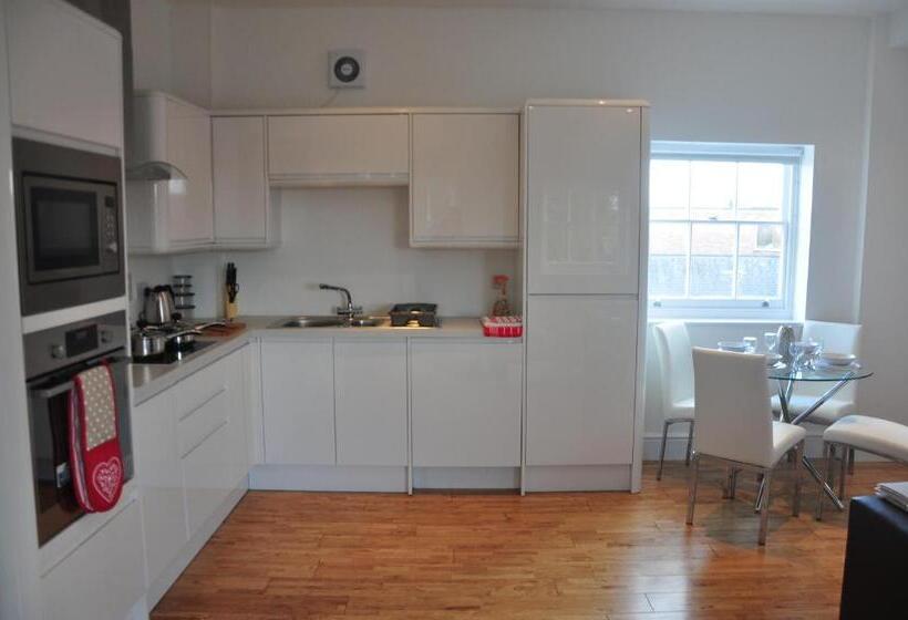 شقة غرفتين, Andover Apartments