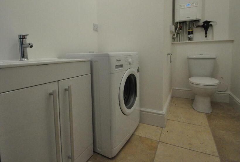 شقة غرفتين, Andover Apartments