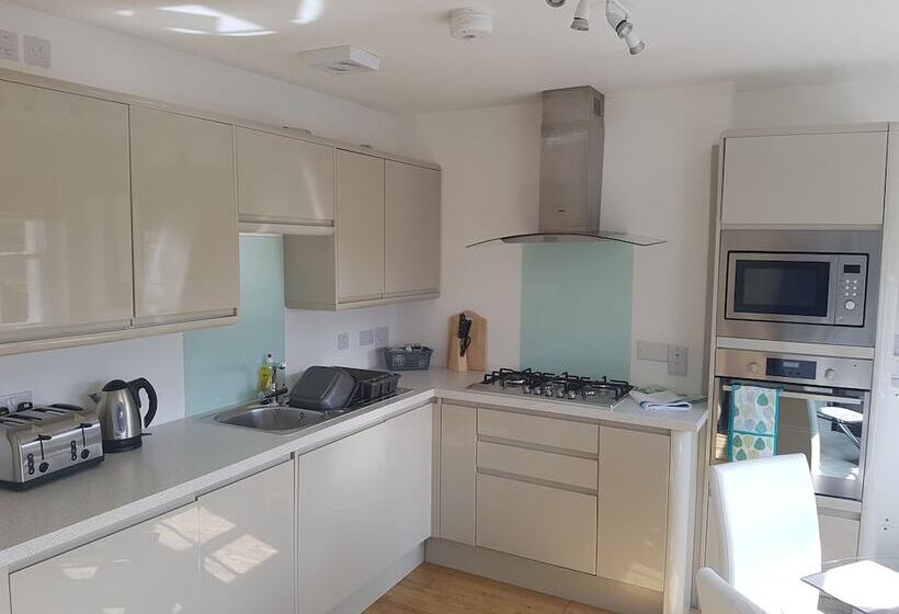 شقة غرفة واحدة, Andover Apartments