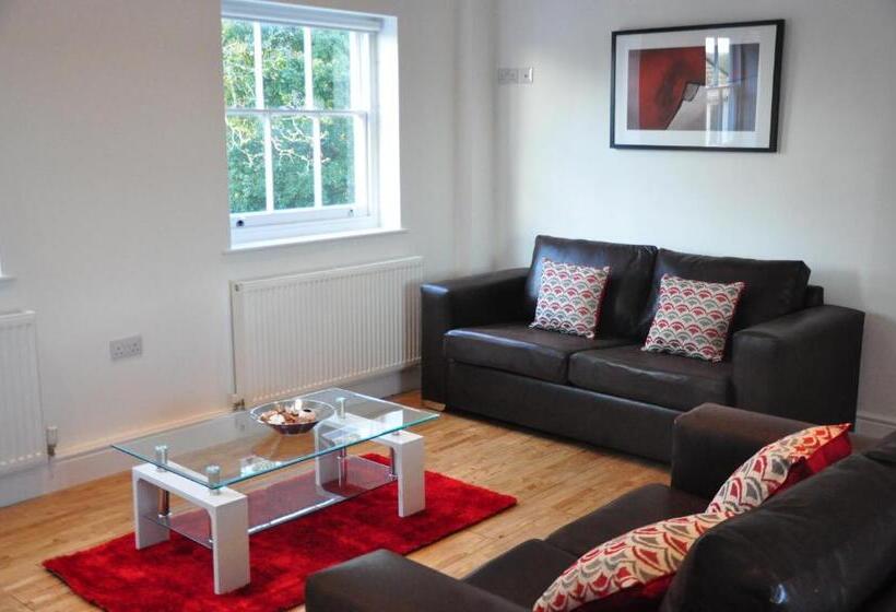 شقة غرفتين, Andover Apartments