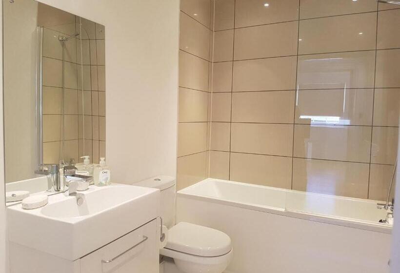 Апартаменты 1 Спальня, Andover Apartments