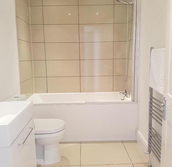 Апартаменты 1 Спальня, Andover Apartments