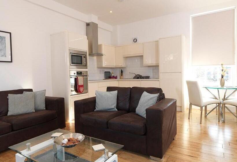 Апартаменты 2 Спальни, Andover Apartments