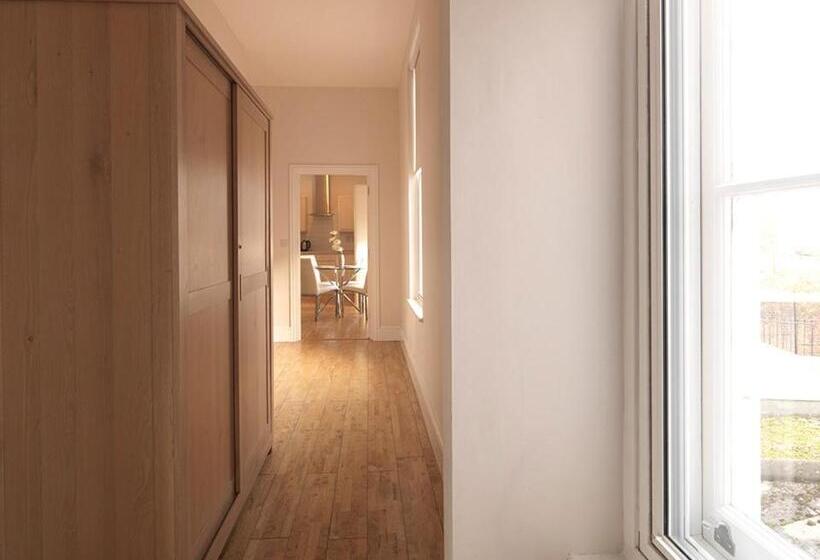 شقة غرفتين, Andover Apartments