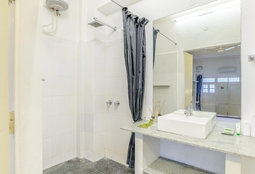 Quarto Deluxe, Itsy Hotels Red Lotus Heritage, Promenade Beach