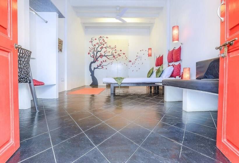 Deluxe Kamer, Itsy Hotels Red Lotus Heritage, Promenade Beach