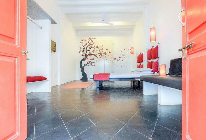 Deluxe Kamer, Itsy Hotels Red Lotus Heritage, Promenade Beach