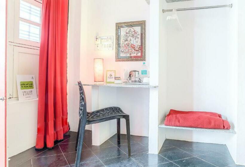 Quarto Deluxe, Itsy Hotels Red Lotus Heritage, Promenade Beach