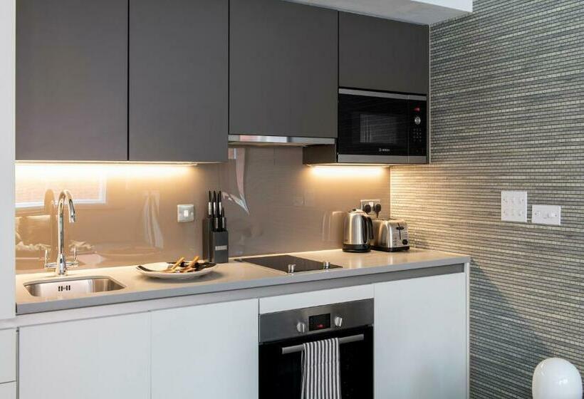 标准工作室, Cove Cannon Street