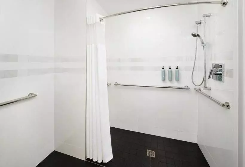 キングサイズベッドのスタンダードルーム, Courtyard By Marriott Long Island City/new York Manhattan View