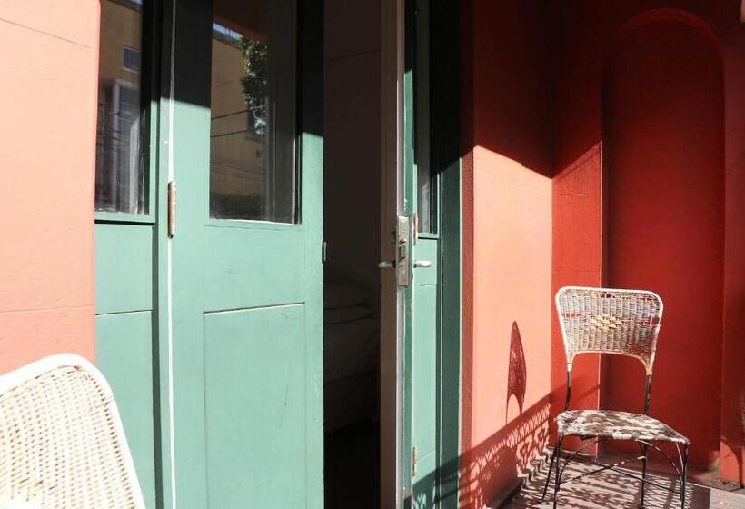 استودیو استاندارد با بالکن, Glasgow Arms Hotel Ultimo