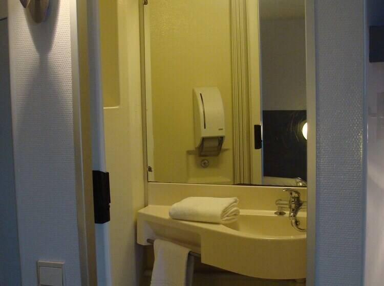 Номер Стандарт Трехместный, Hôtel Althea   Piscine Et Sauna