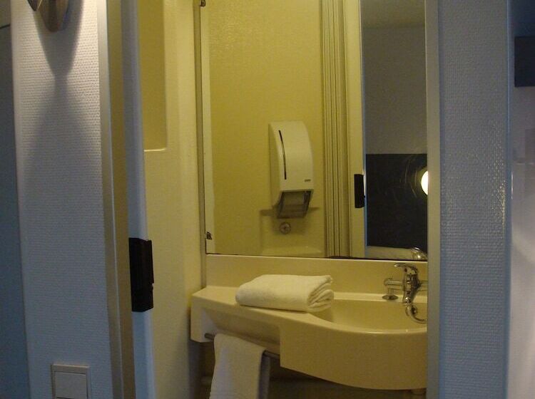 Номер Стандарт Трехместный, Hôtel Althea   Piscine Et Sauna