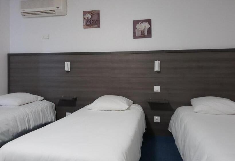 Номер Стандарт Трехместный, Hôtel Althea   Piscine Et Sauna