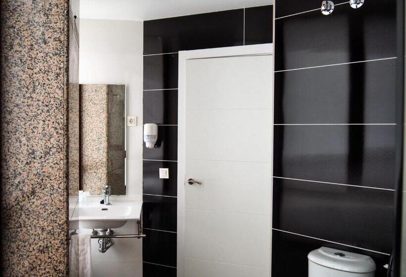 اتاق ساده سه‌ نفره, Humanes