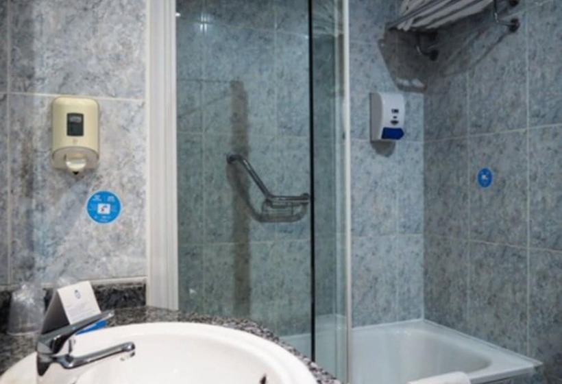 اتاق ساده سه‌ نفره, Humanes