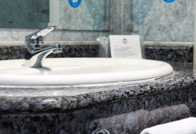 اتاق ساده سه‌ نفره, Humanes