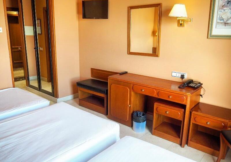 اتاق استاندارد سه نفره, Humanes