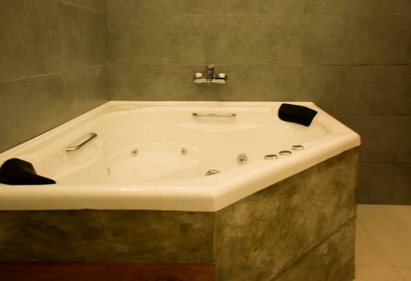 جناح, The Residence