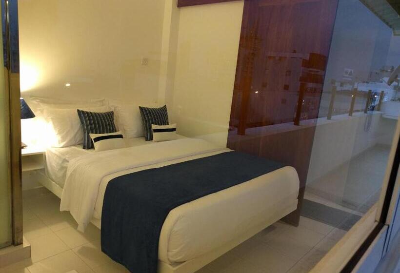 غرفة قياسية, The Residence