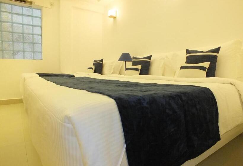 غرفة عائلية, The Residence