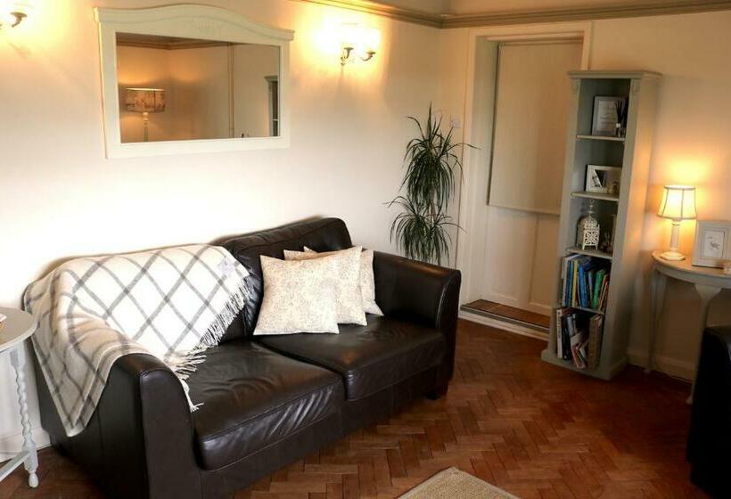 スイート, Mortimer Trail B And B