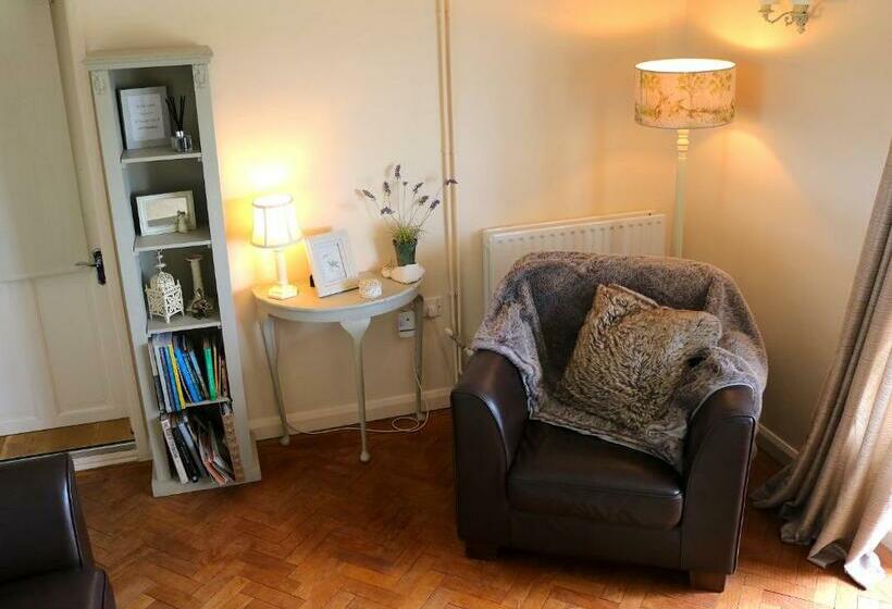 スイート, Mortimer Trail B And B