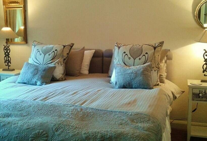 スイート, Mortimer Trail B And B