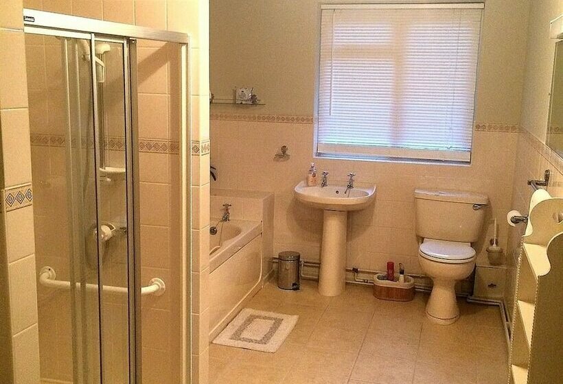 スイート, Mortimer Trail B And B