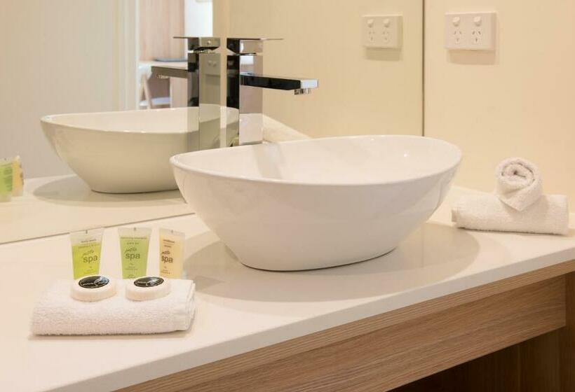 جناح مزوَّد بشرفة, Boathouse Resort Studios And Suites