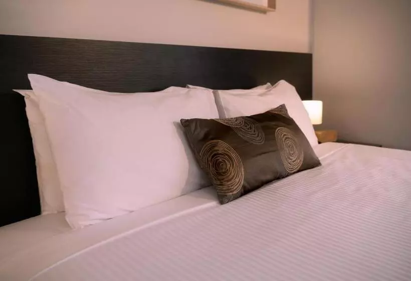 デラックススタジオ, Boathouse Resort Studios And Suites